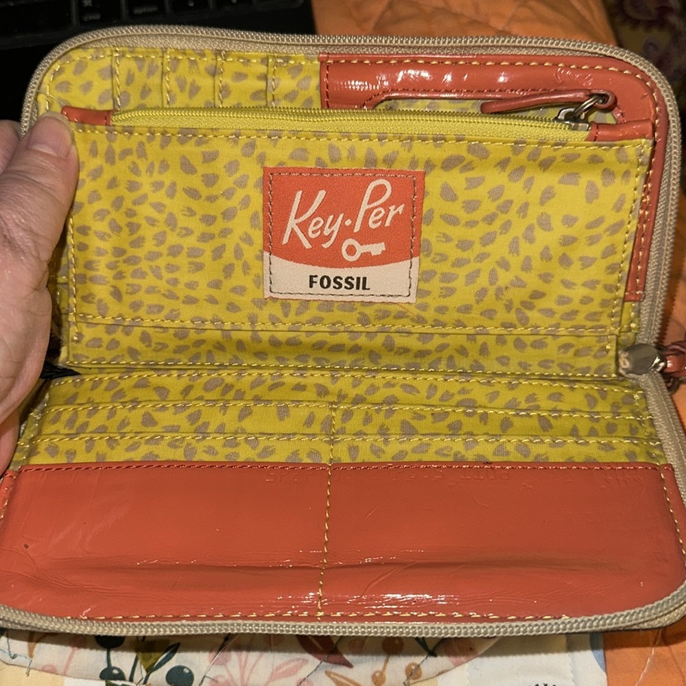Fossil Key-Per Wallet zip around with key fob - Picture 5 of 7